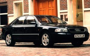 Audi A8 1994 года (UK)